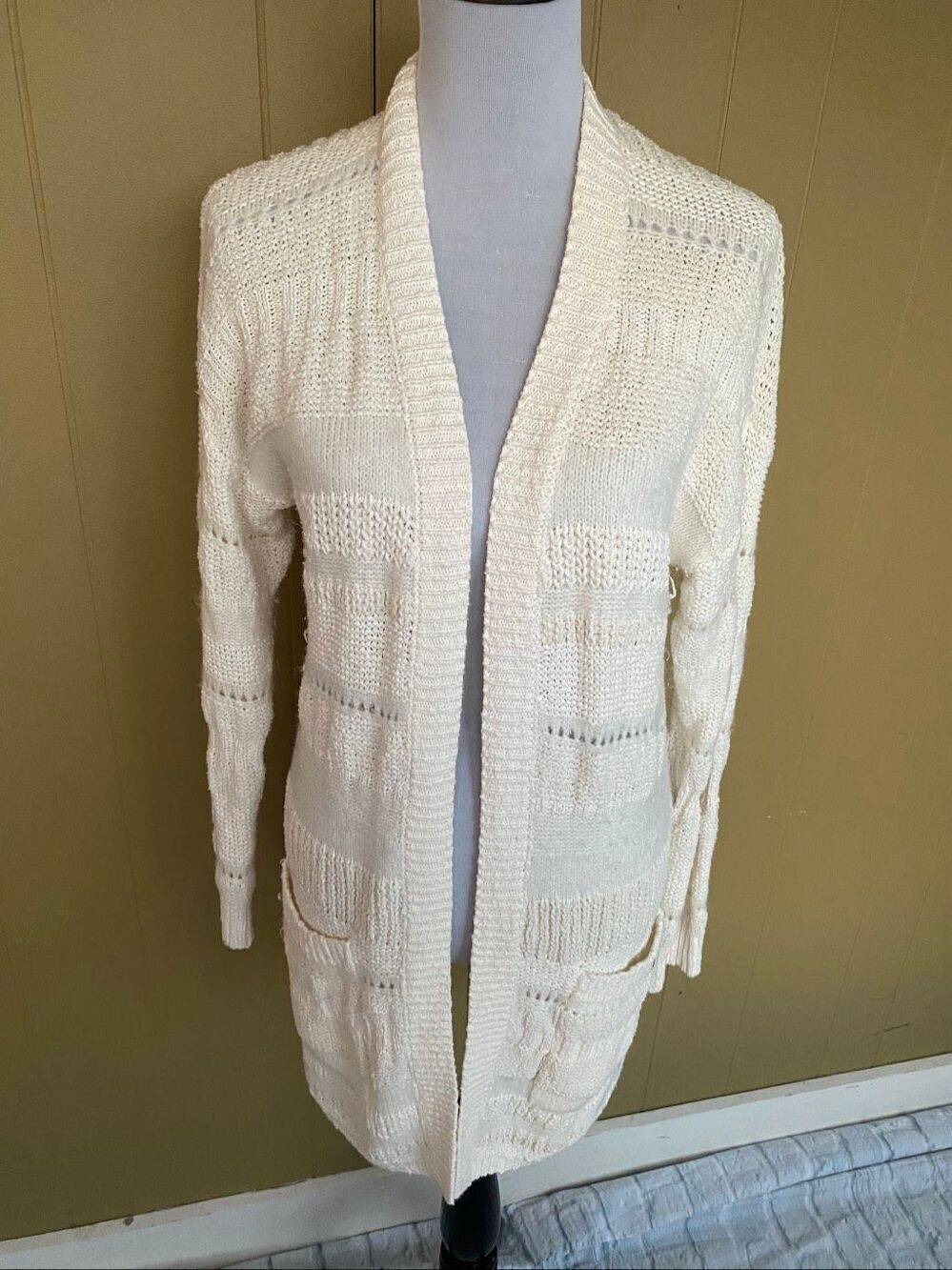 Abercrombie & Fitch women L open front knit cardigan sweater w/pouch pockets whi
